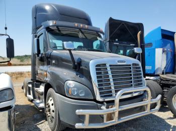  Salvage Freightliner Cascadia 1