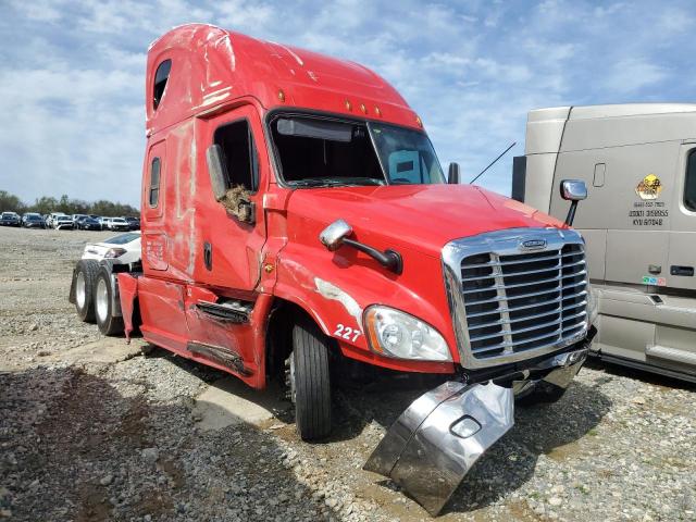  Salvage Freightliner Cascadia 1