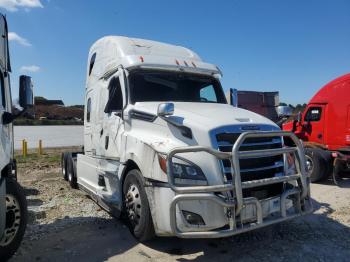  Salvage Freightliner Cascadia 1