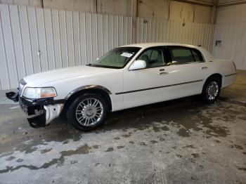  Salvage Lincoln Towncar