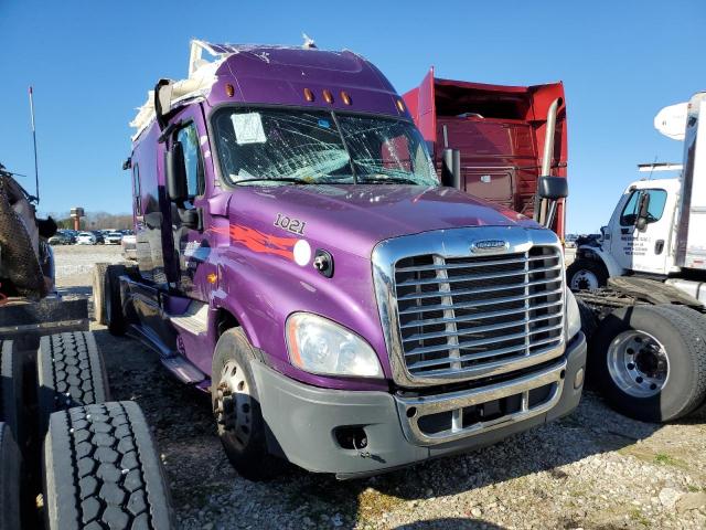  Salvage Freightliner Cascadia 1