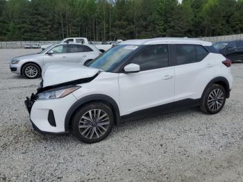  Salvage Nissan Kicks