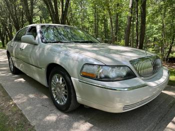  Salvage Lincoln Towncar
