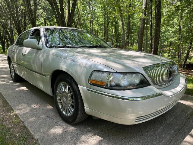  Salvage Lincoln Towncar