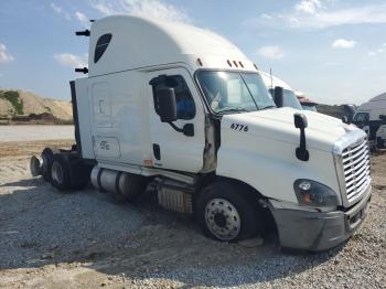  Salvage Freightliner Cascadia 1