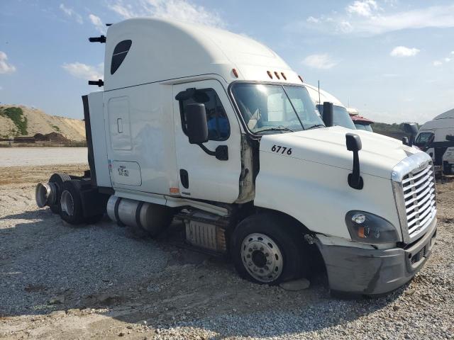  Salvage Freightliner Cascadia 1