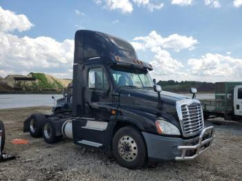  Salvage Freightliner Cascadia 1