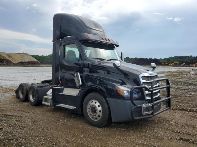  Salvage Freightliner Cascadia 1