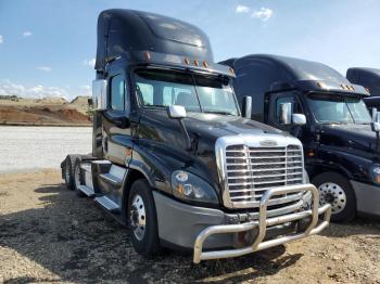  Salvage Freightliner Cascadia 1