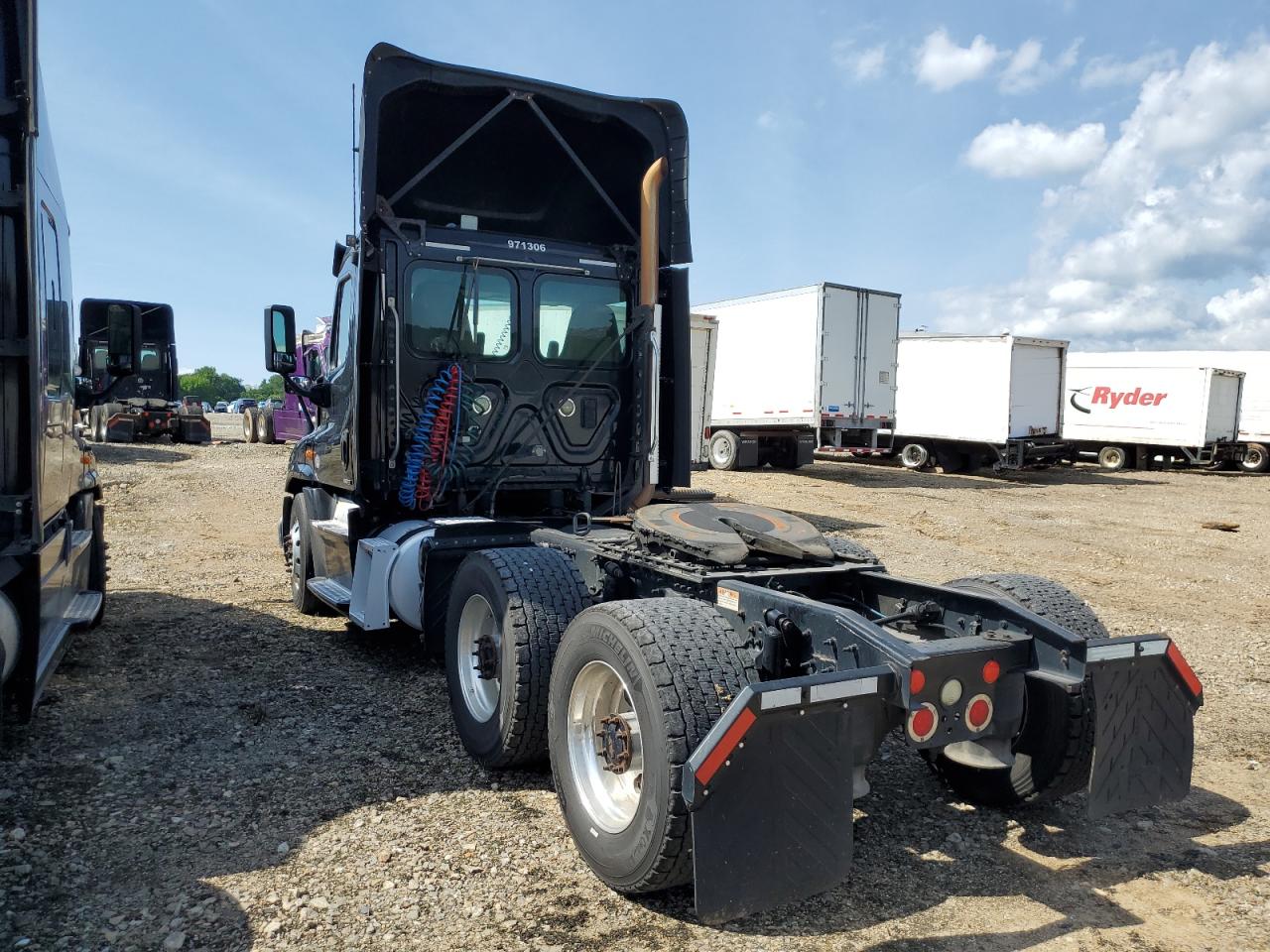 Freightliner Cascadia 1 Image 8