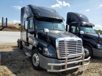  Salvage Freightliner Cascadia 1