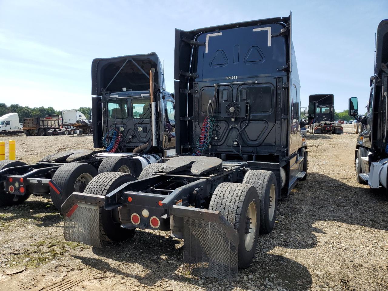 Freightliner Cascadia 1 Image 3