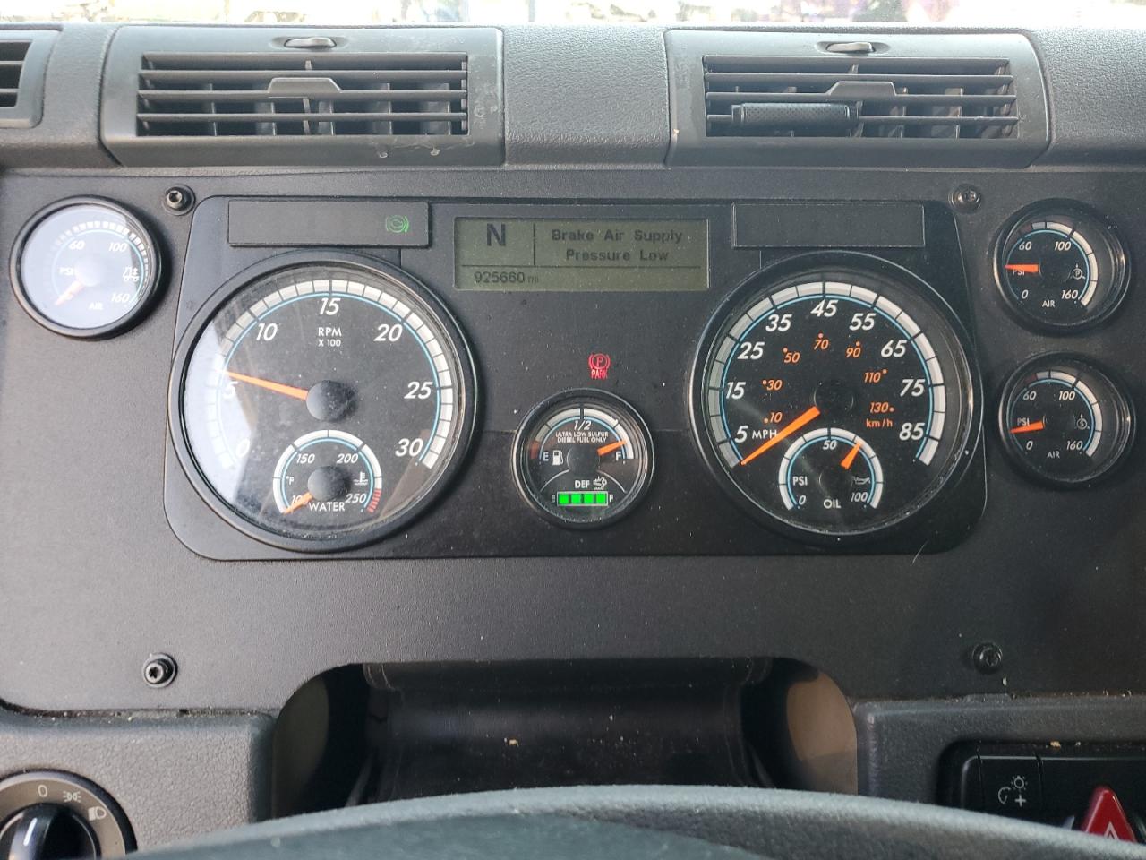 Freightliner Cascadia 1 Image 8