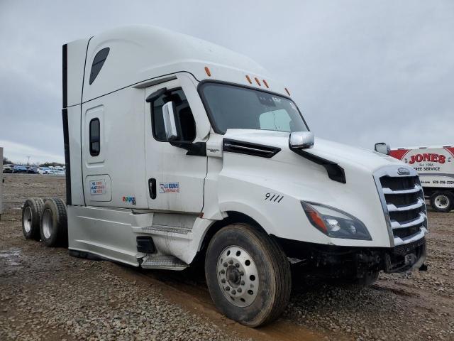  Salvage Freightliner Cascadia 1