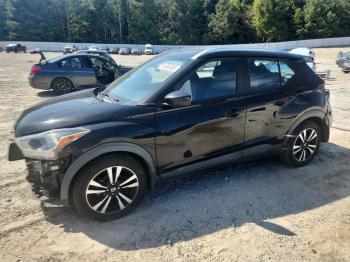  Salvage Nissan Kicks