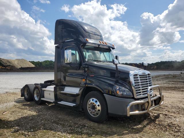  Salvage Freightliner Cascadia 1