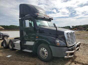  Salvage Freightliner Cascadia 1