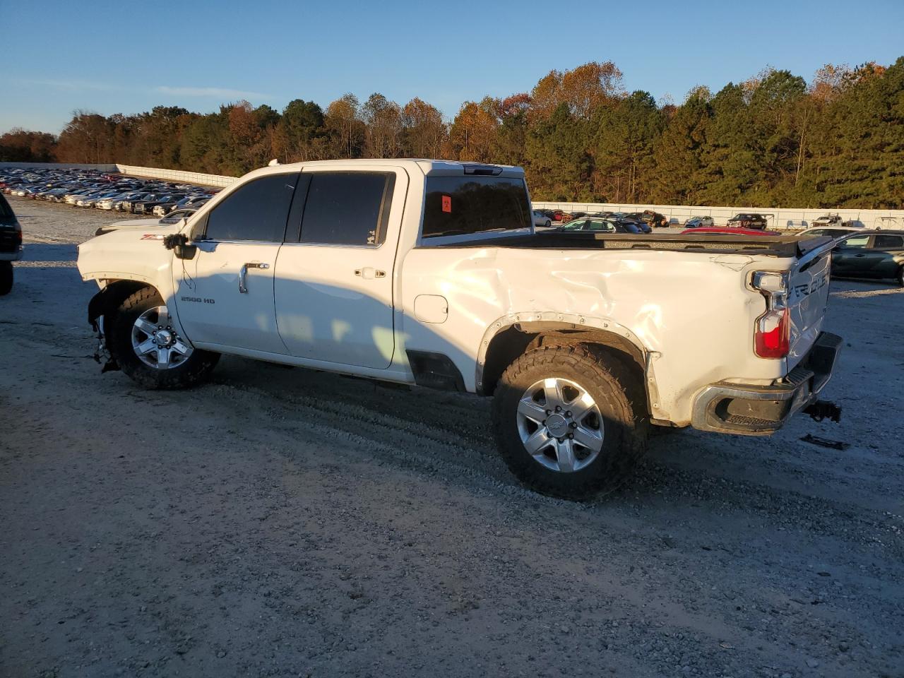 Chevrolet Silverado K2500 Heavy Duty Ltz Image 3