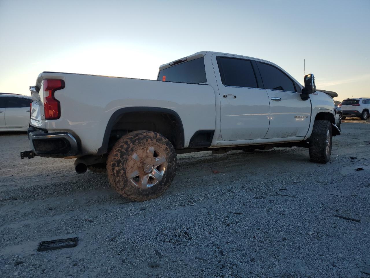 Chevrolet Silverado K2500 Heavy Duty Ltz Image 13