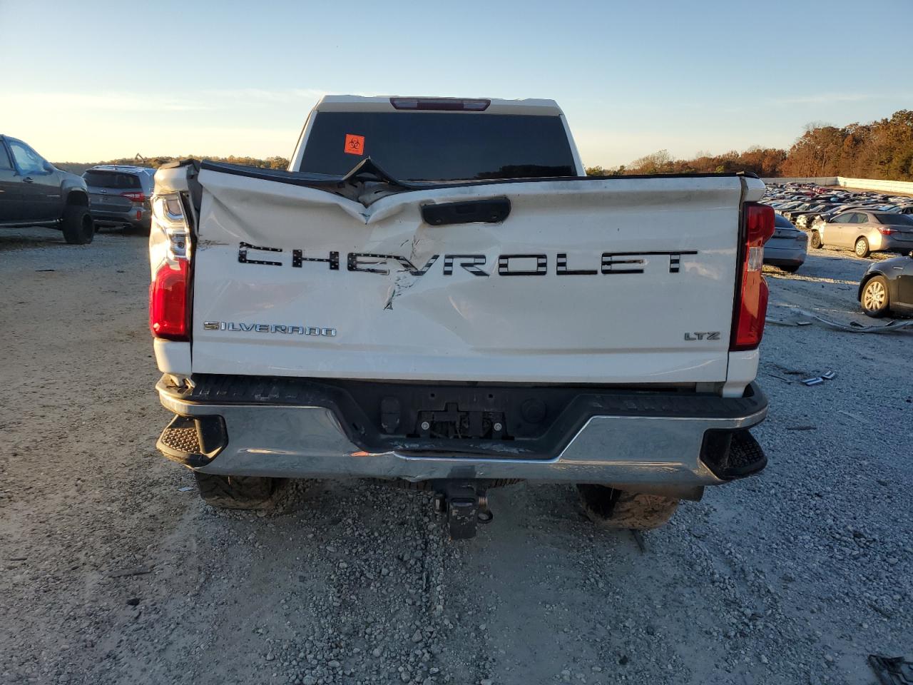 Chevrolet Silverado K2500 Heavy Duty Ltz Image 10