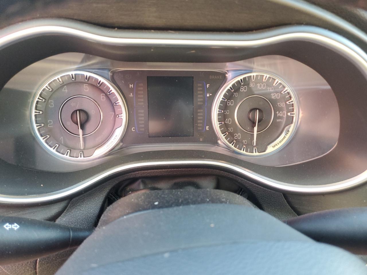 Chrysler 200 Limited Image 9