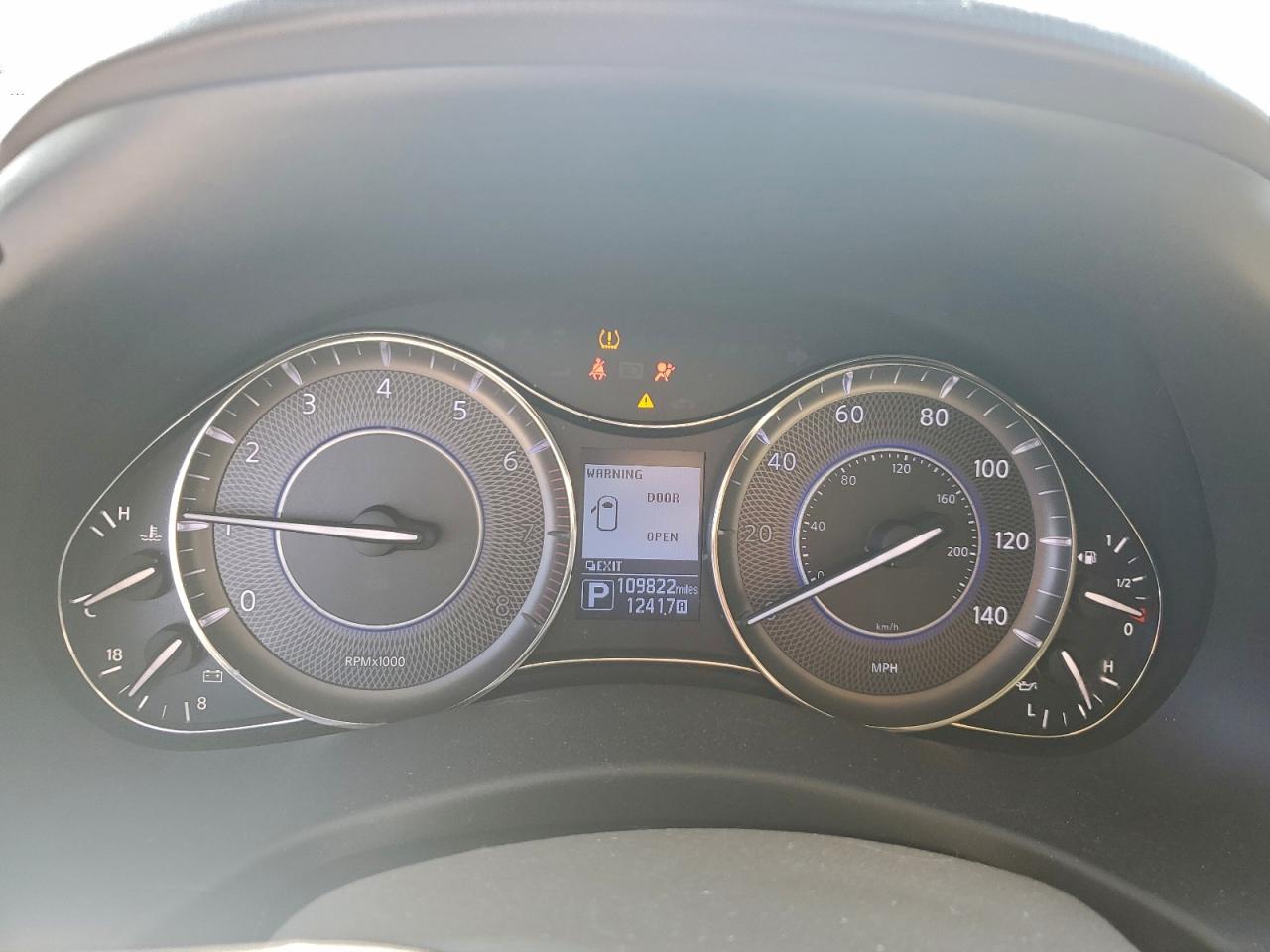 INFINITI Qx Base Image 6