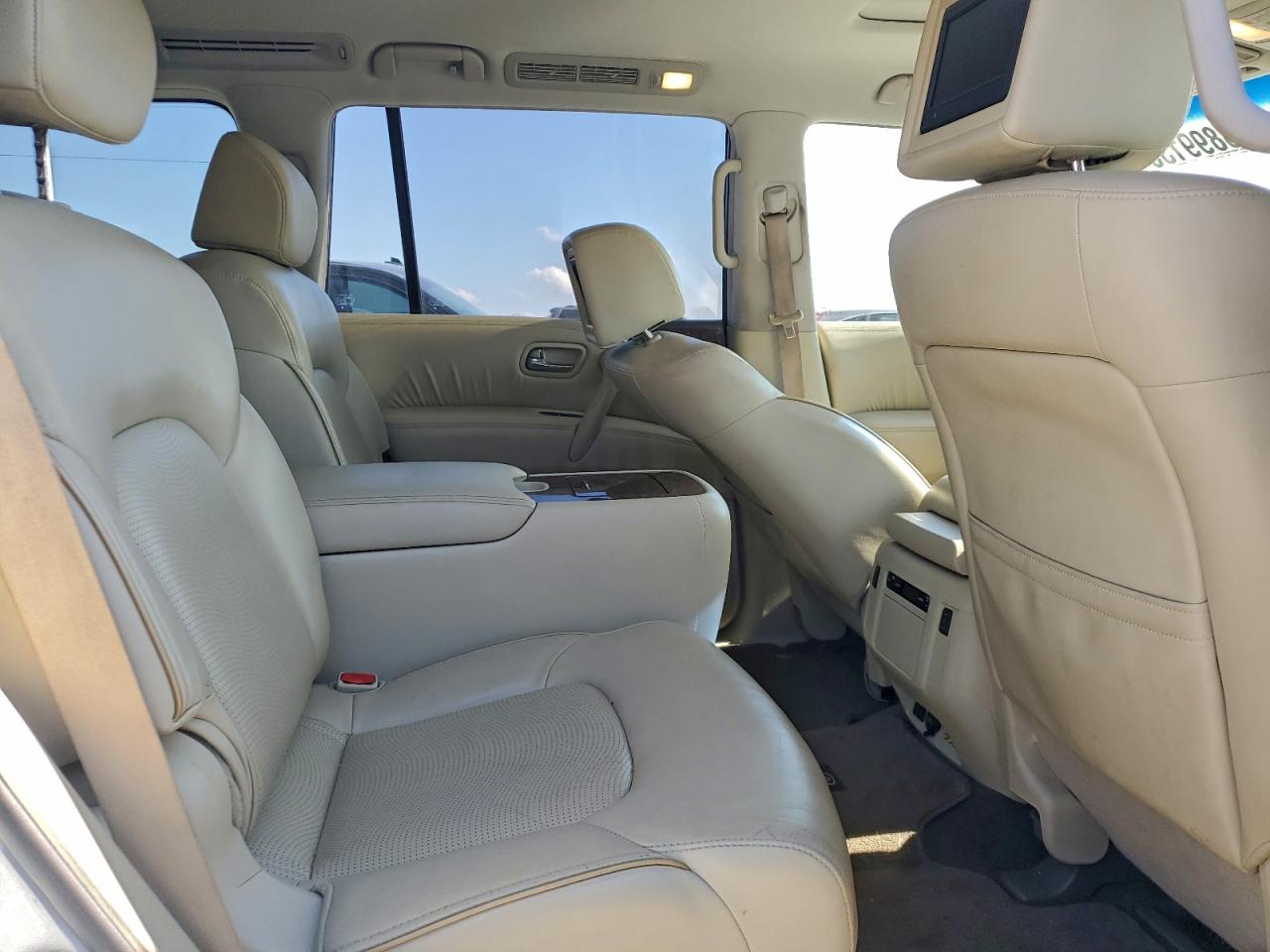 INFINITI Qx Base Image 3