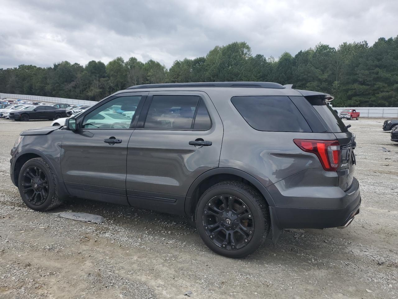 Ford Explorer Sport Image 12