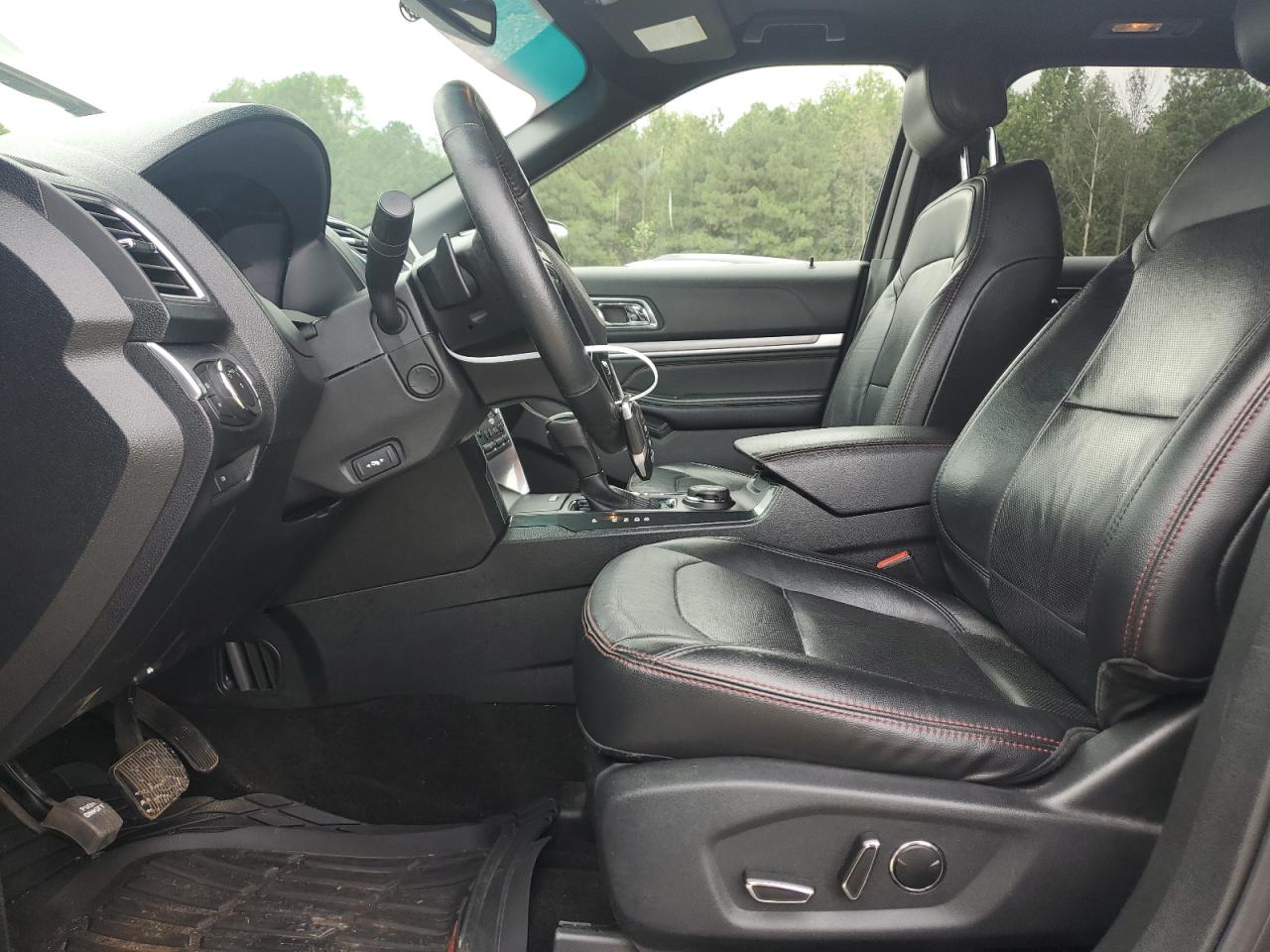 Ford Explorer Sport Image 7