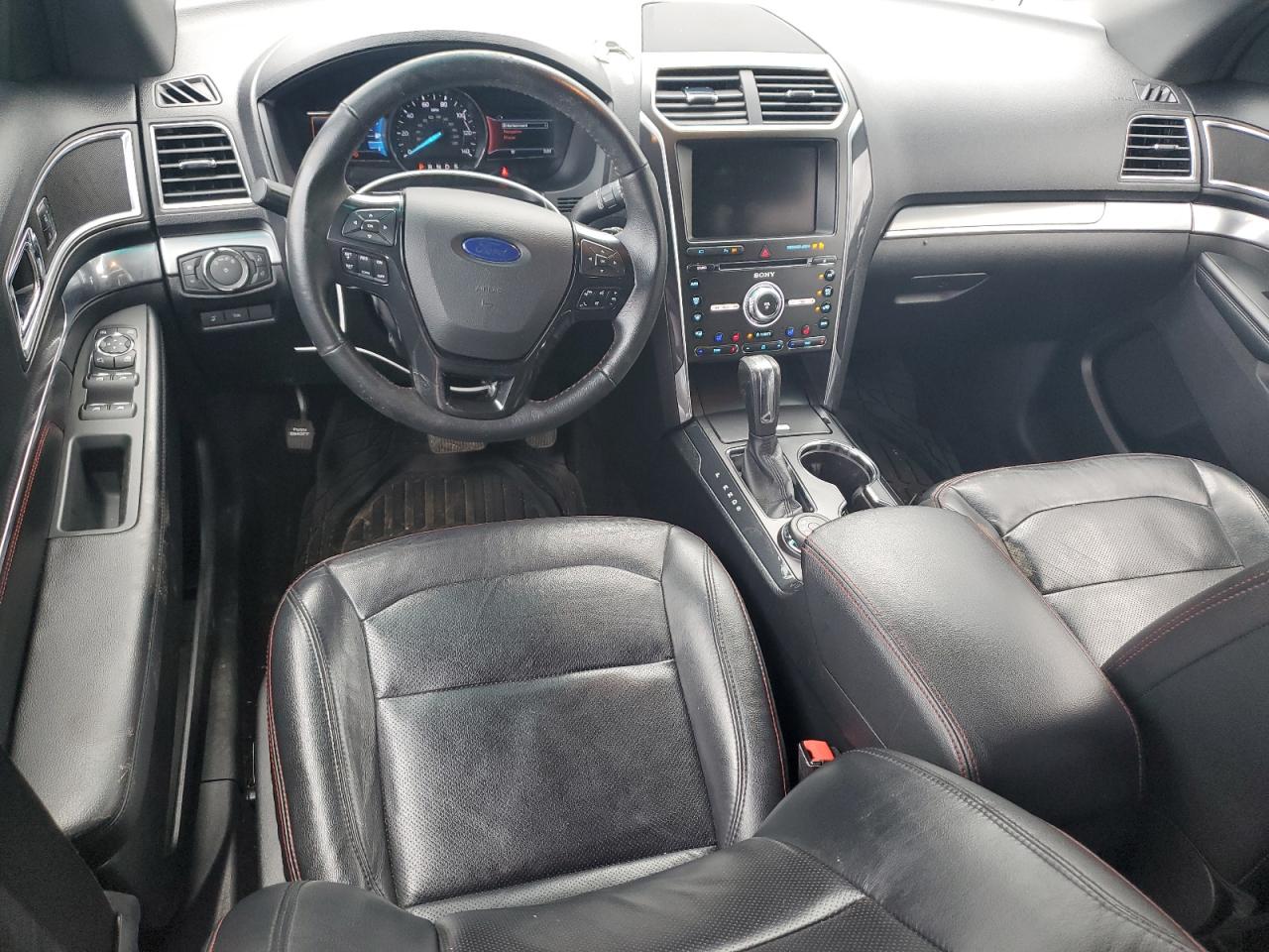 Ford Explorer Sport Image 4