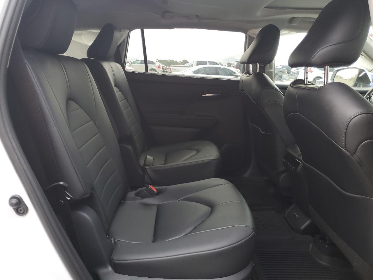 Toyota Highlander Le Image 10