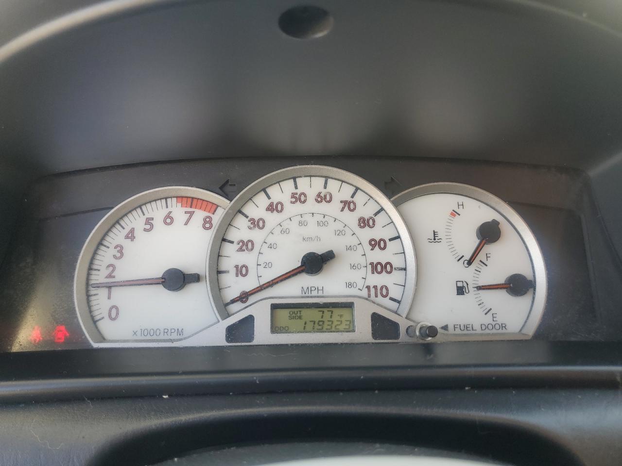 Toyota Corolla Ce Image 8