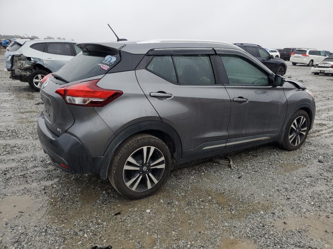 Nissan Kicks S Image 3