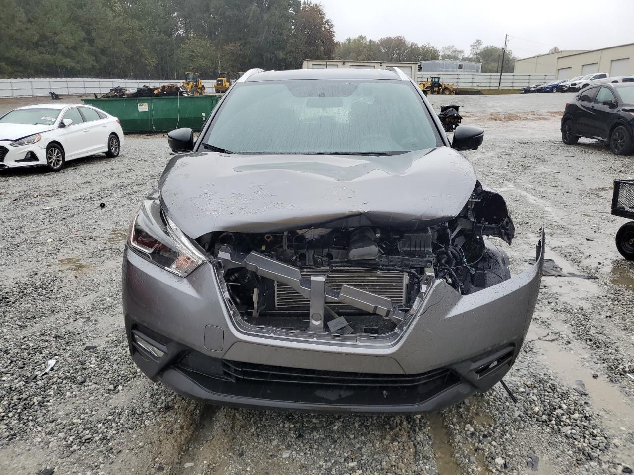 Nissan Kicks S Image 2