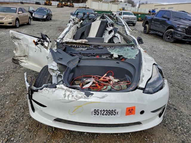 Tesla Model 3 Image 9