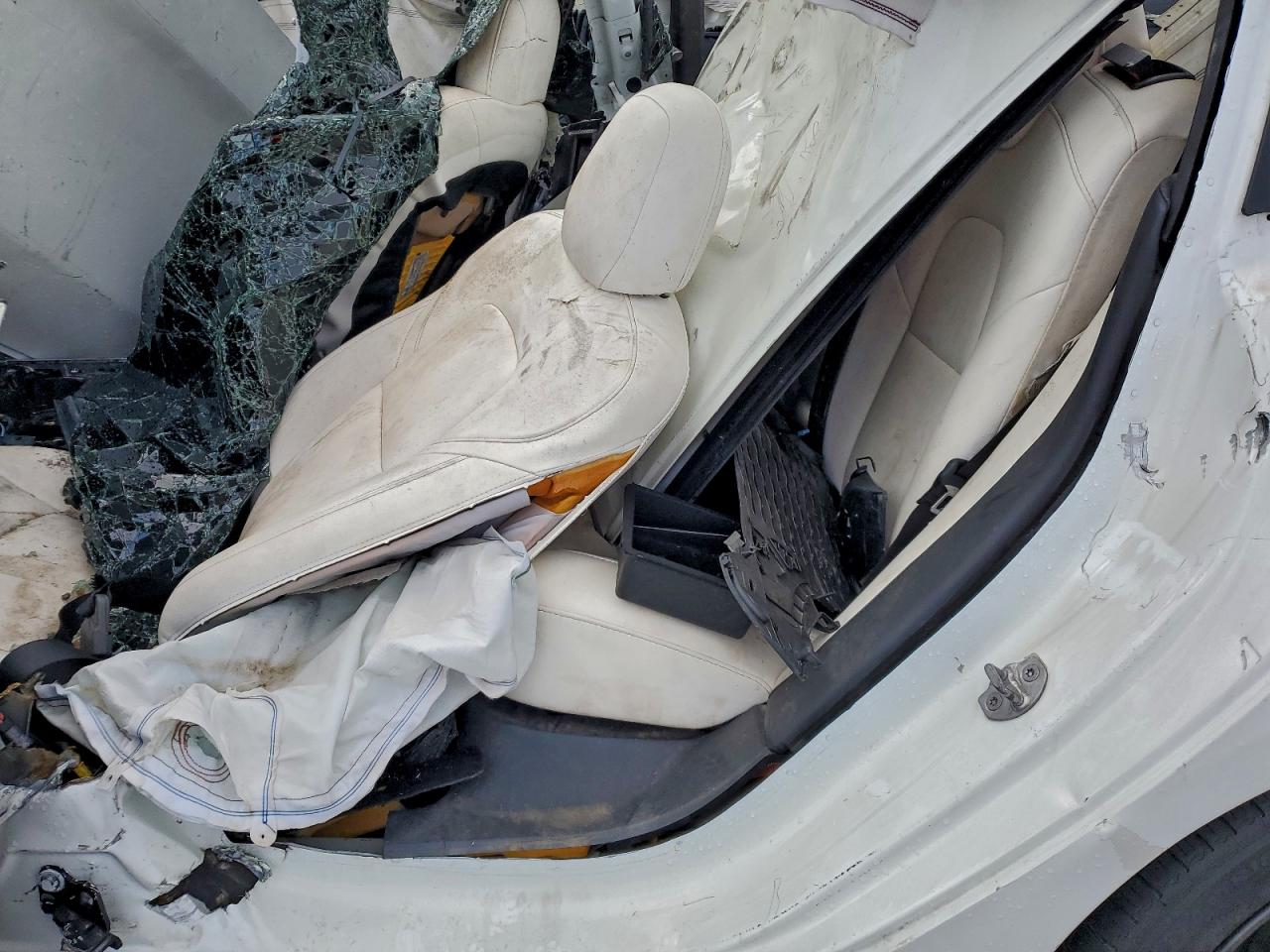 Tesla Model 3 Image 8