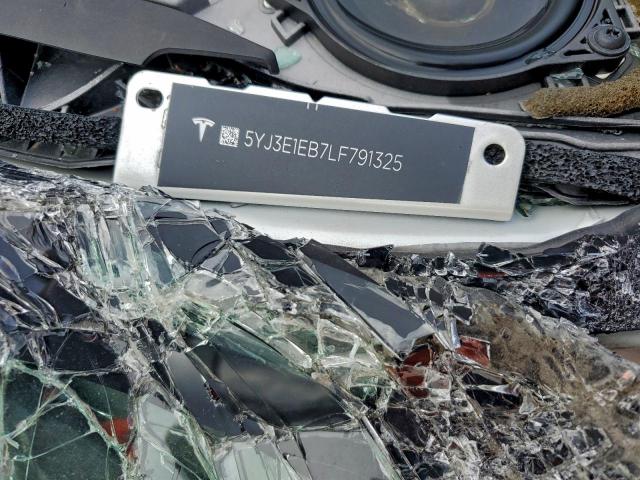 Tesla Model 3 Image 11