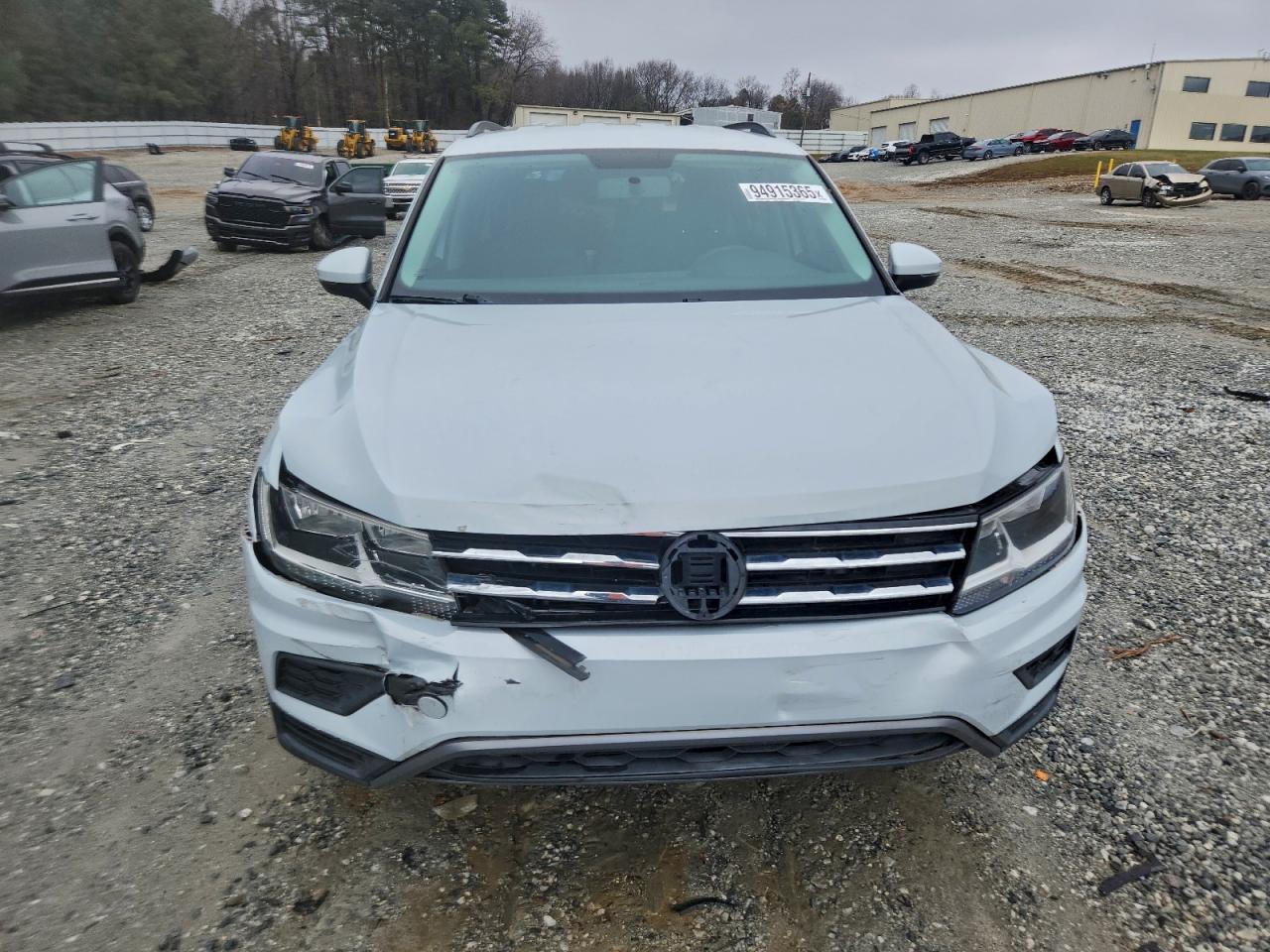 Volkswagen Tiguan S Image 8