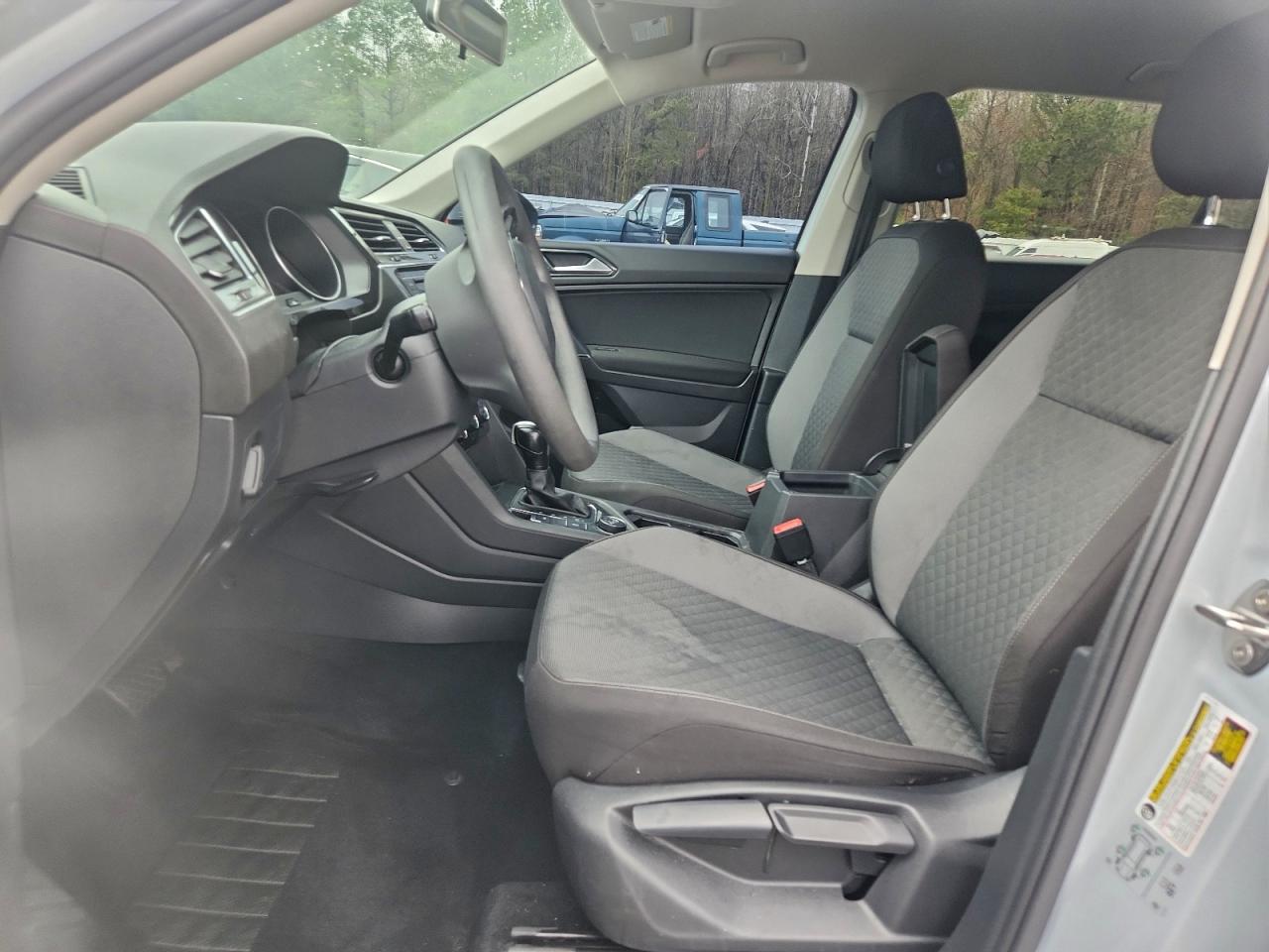 Volkswagen Tiguan S Image 3