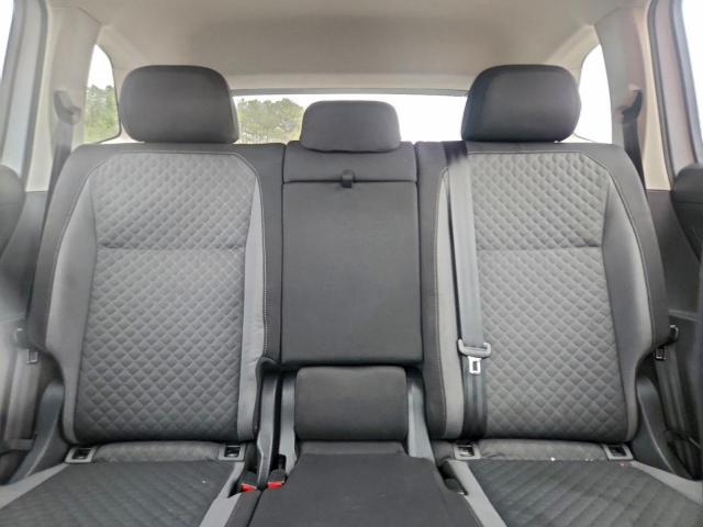 Volkswagen Tiguan S Image 9