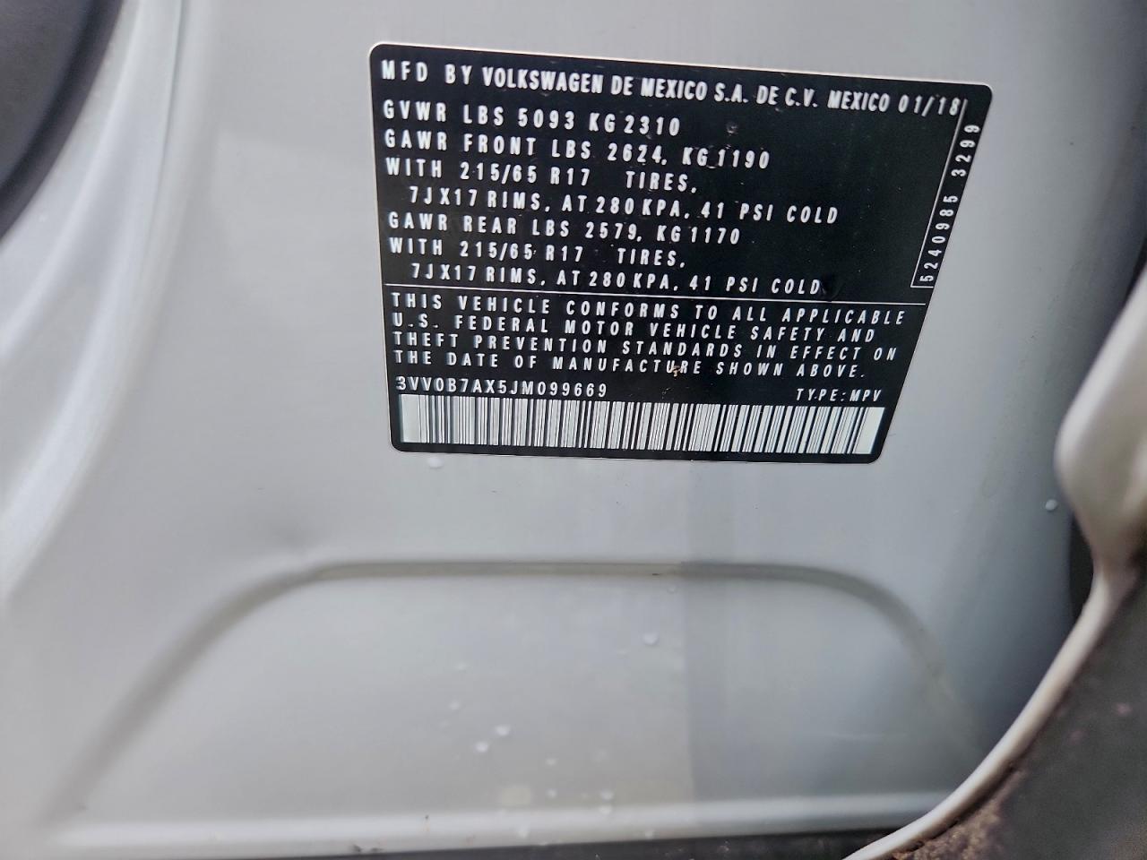 Volkswagen Tiguan S Image 12