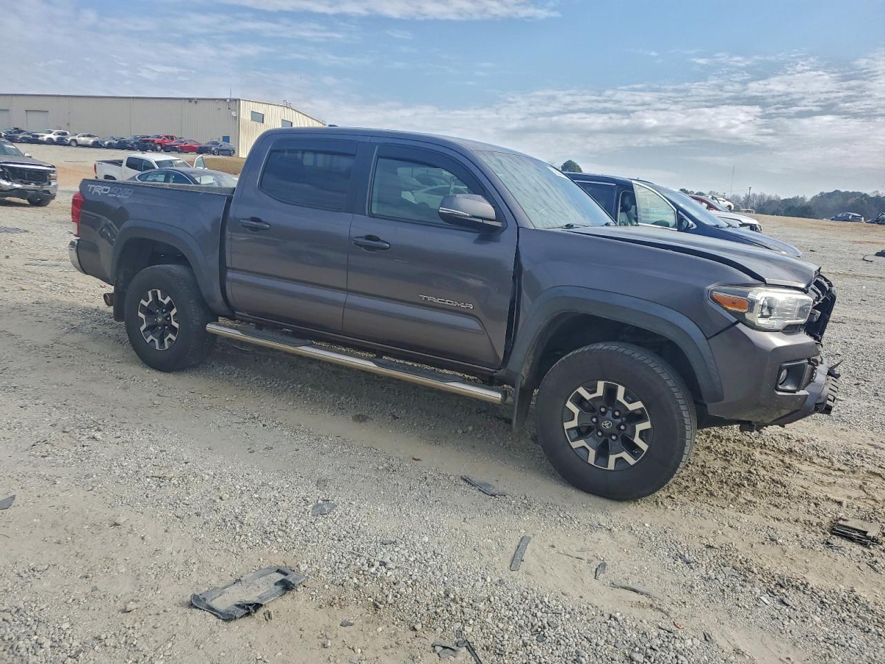 Toyota Tacoma Double Cab Image 3
