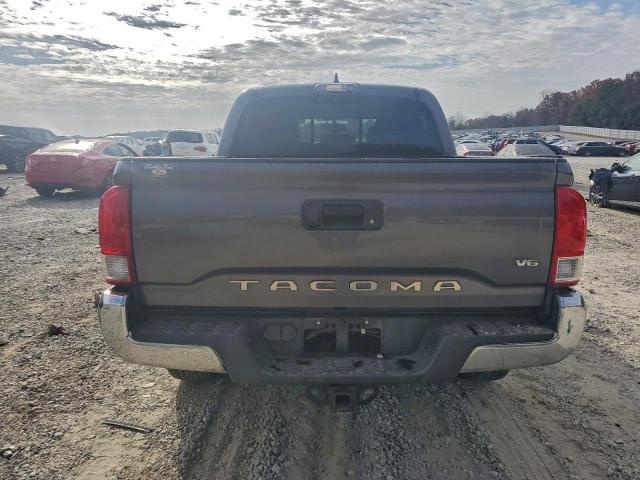 Toyota Tacoma Double Cab Image 9