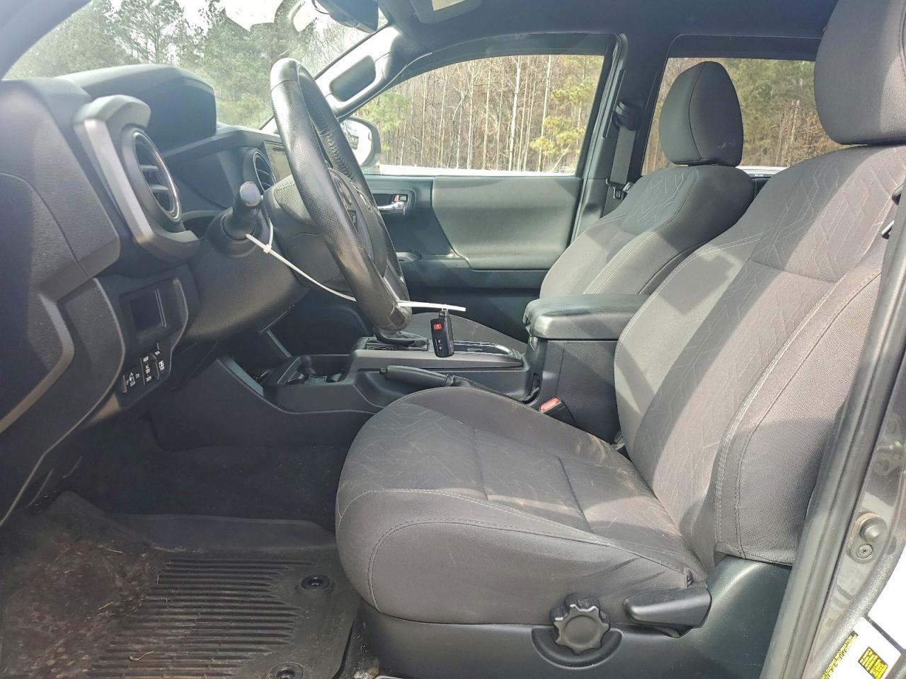 Toyota Tacoma Double Cab Image 2