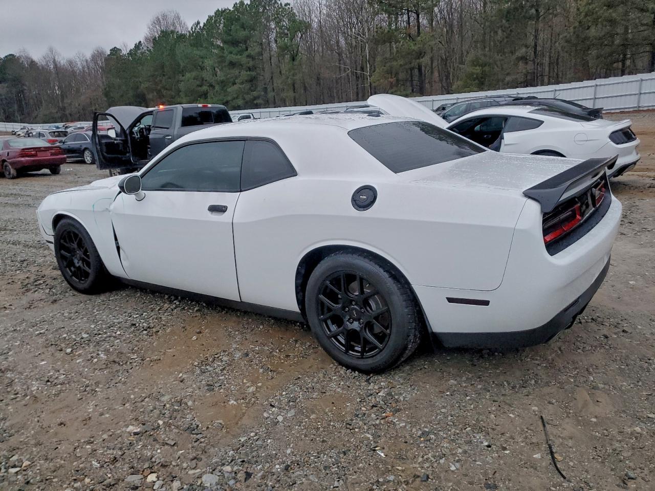 Dodge Challenger Sxt Image 2