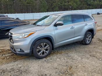  Salvage Toyota Highlander