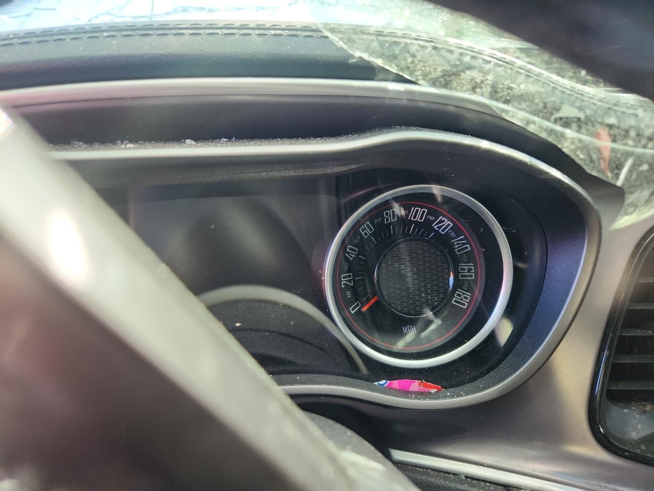 Dodge Challenger R/t Scat Pack Image 3