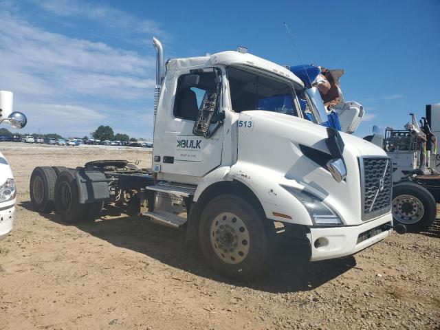  Salvage Volvo Vnr