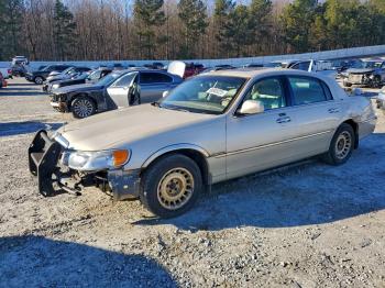  Salvage Lincoln Towncar
