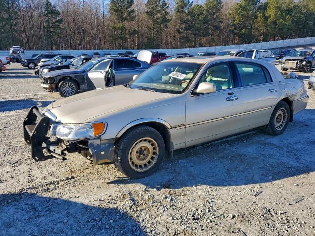  Salvage Lincoln Towncar